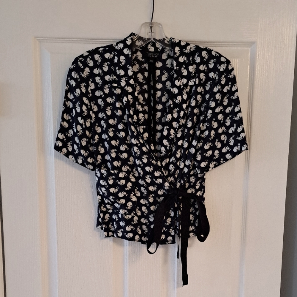 Top Shop Floral Wrap Top - Navy and White, size 6us/38 eur.
